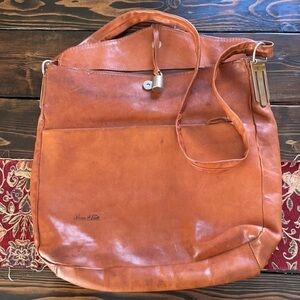 𝅺Romano di Paolo Messenger Leather Crossbody Distressed Cognac Vintage